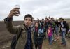 syrian-refugee-teen-takes-selfie.jpg